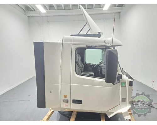 VOLVO VNL day cab Cab