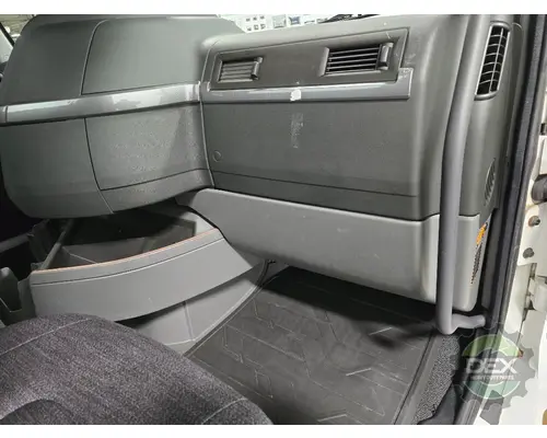 VOLVO VNL day cab Cab