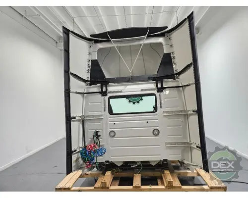 VOLVO VNL day cab Cab