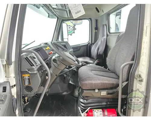 VOLVO VNL day cab Cab