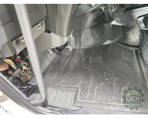 VOLVO VNL day cab Cab