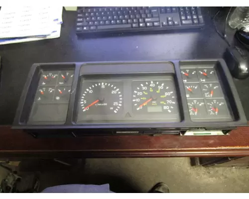 VOLVO VNL200 Instrument Cluster