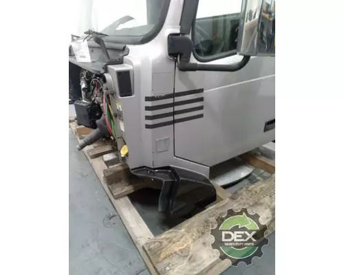 VOLVO VNL300 8102 cab, complete