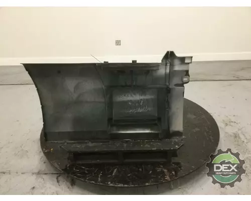 VOLVO VNL300 8916 chassis fairings