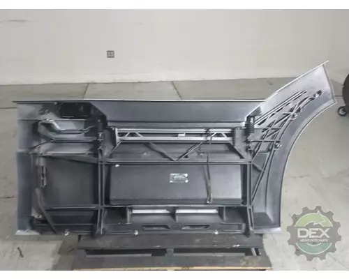 VOLVO VNL300 8916 chassis fairings