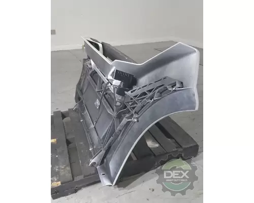 VOLVO VNL300 8916 chassis fairings