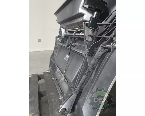 VOLVO VNL300 8916 chassis fairings