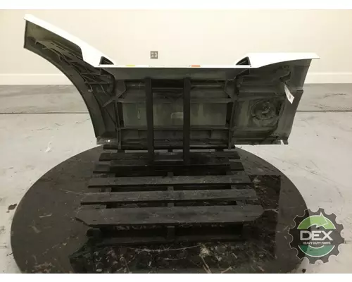 VOLVO VNL300 8916 chassis fairings