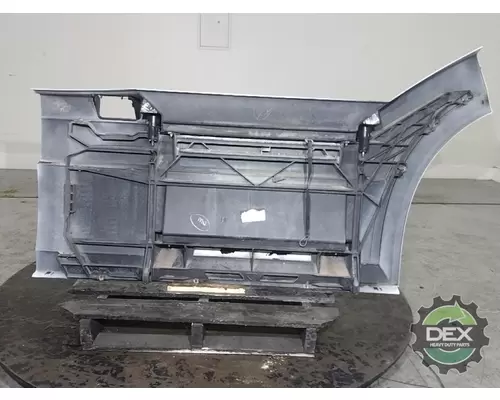 VOLVO VNL300 8916 chassis fairings