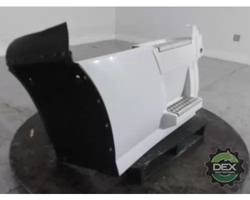 VOLVO VNL300 8916 chassis fairings