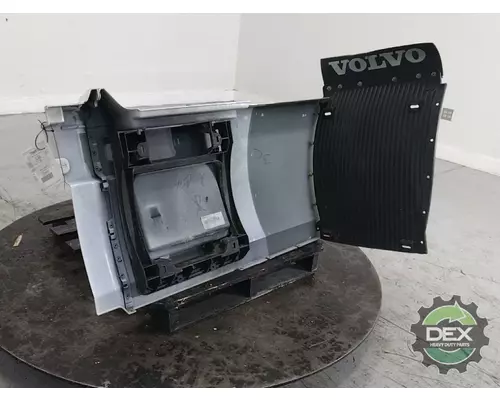 VOLVO VNL300 8916 chassis fairings