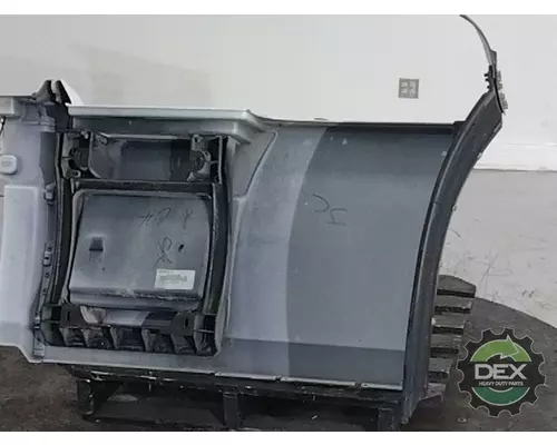 VOLVO VNL300 8916 chassis fairings