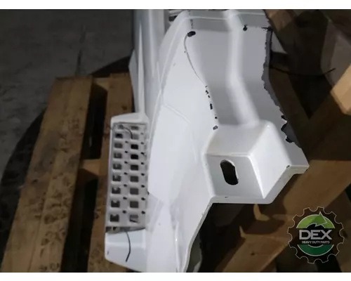 VOLVO VNL300 8916 chassis fairings