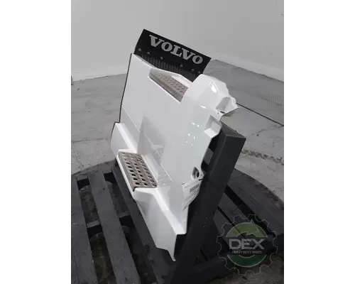 VOLVO VNL300 8916 chassis fairings