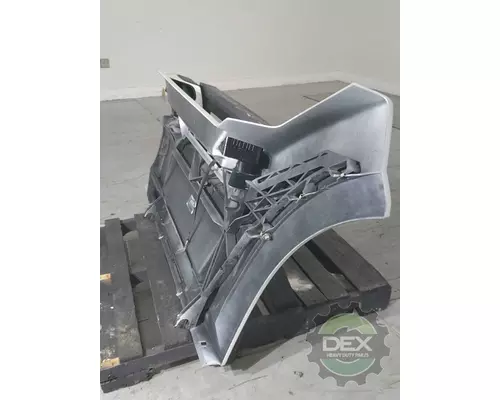 VOLVO VNL300 8916 chassis fairings