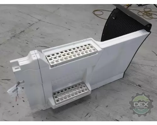 VOLVO VNL300 8916 chassis fairings