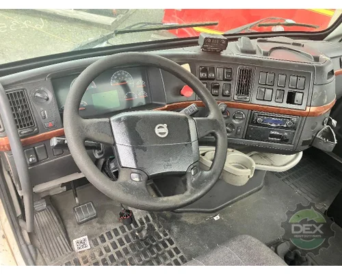 VOLVO VNL300 Cab