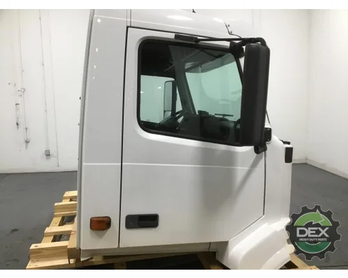 VOLVO VNL300 Cab
