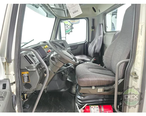 VOLVO VNL300 Cab