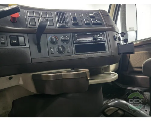VOLVO VNL300 Cab