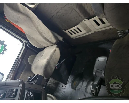 VOLVO VNL300 Cab