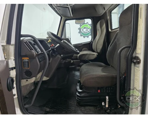 VOLVO VNL300 Cab