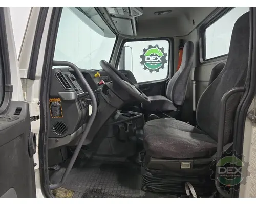 VOLVO VNL300 Cab
