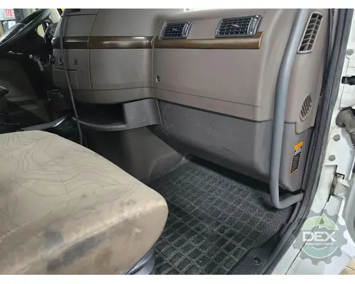VOLVO VNL300 Cab