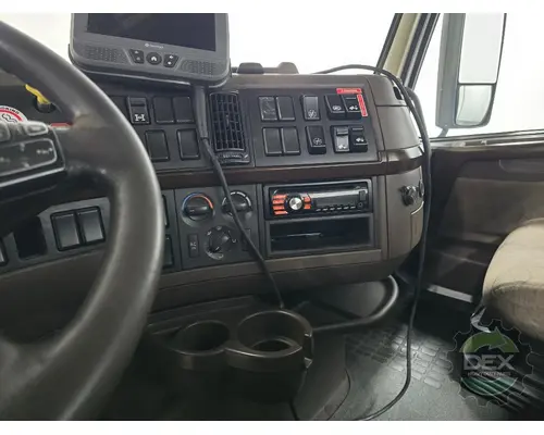 VOLVO VNL300 Cab