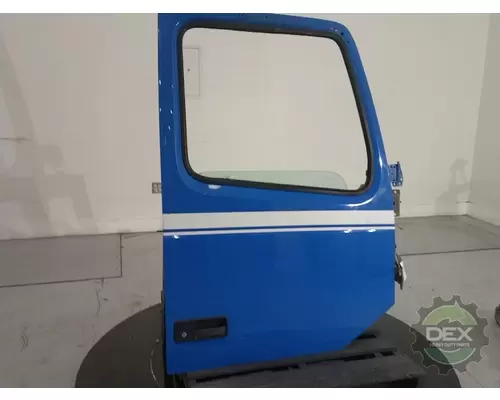 VOLVO VNL300 Door Assembly, Front
