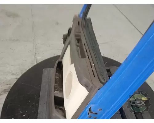 VOLVO VNL300 Door Assembly, Front