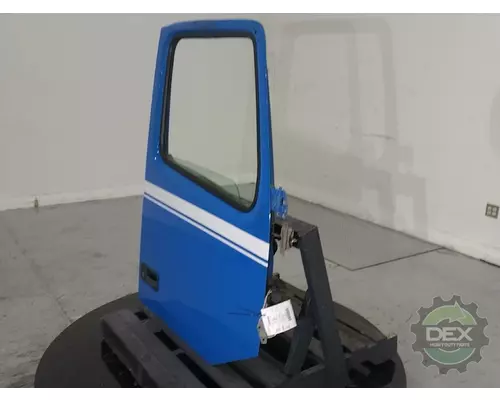 VOLVO VNL300 Door Assembly, Front