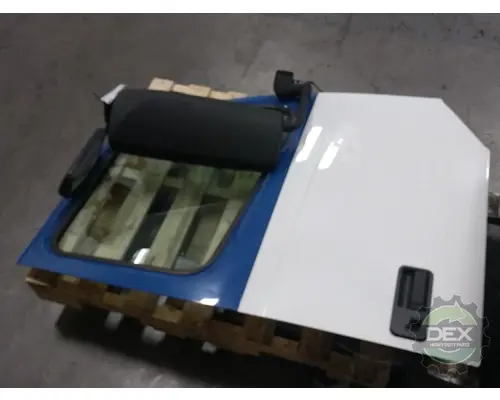 VOLVO VNL300 Door Assembly, Front