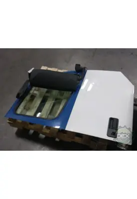 VOLVO VNL300 Door Assembly, Front