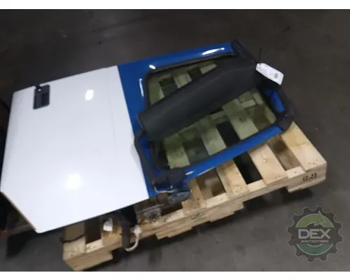 VOLVO VNL300 Door Assembly, Front