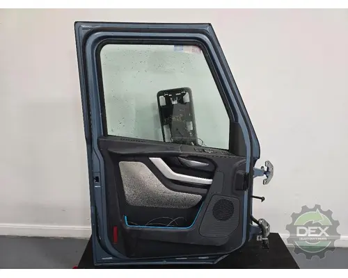 VOLVO VNL300 Door Assembly, Front