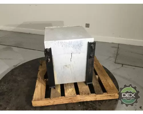 VOLVO VNL300 Tool Box