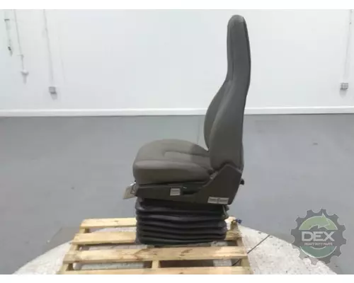 VOLVO VNL400 8521 front seat, complete