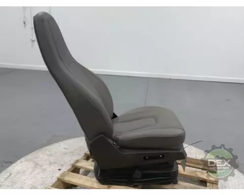 VOLVO VNL400 8521 front seat, complete