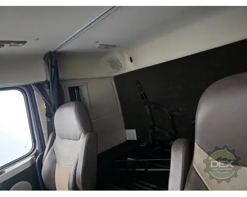 VOLVO VNL430 Cab