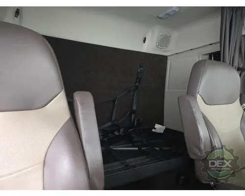 VOLVO VNL430 Cab