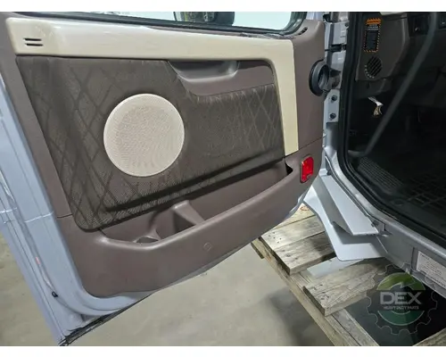 VOLVO VNL430 Cab