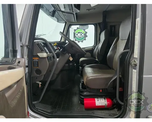 VOLVO VNL430 Cab