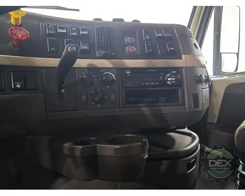 VOLVO VNL430 Cab