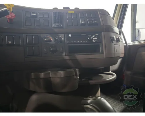 VOLVO VNL430 Cab