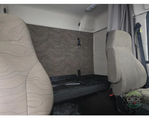 VOLVO VNL430 Cab