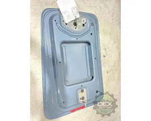 VOLVO VNL440 8371 hatch, easily opened