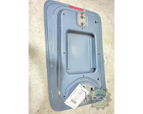 VOLVO VNL440 8371 hatch, easily opened