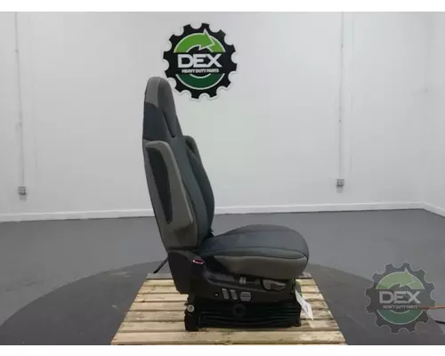 VOLVO VNL440 8522 front seat excl. upholstery