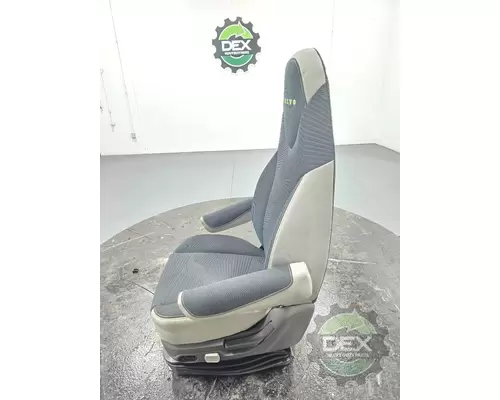VOLVO VNL440 8522 front seat excl. upholstery